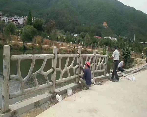 廣西仿藤護欄的制作方法